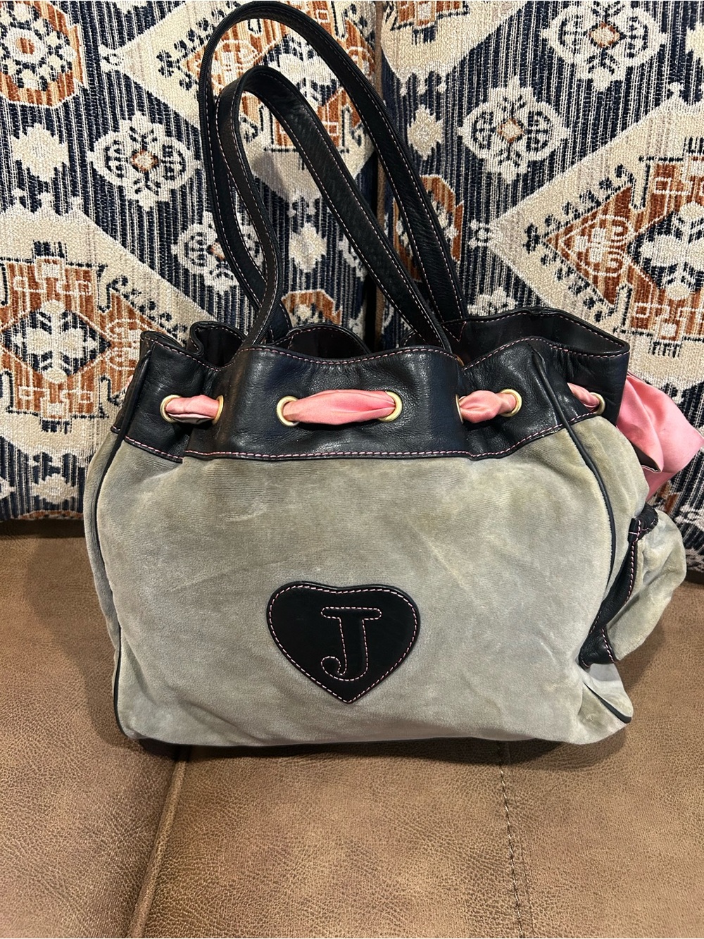 Juicy Couture Pink Y2K VINTAGE & Gray Velvet Drawstring Tote with Black Flower - Picture 2 of 11